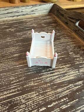 Sylvanian Families Calico Critters White Miniature Baby Bed with Pink Flower Det